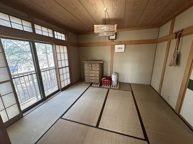 【北杜市大泉町西井出】林の中にあるコンパクトな平家の和室