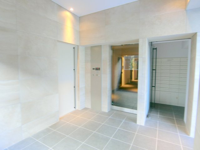 ラティエラ大森のエントランス