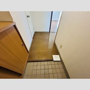 アーバンドエル柏原の玄関