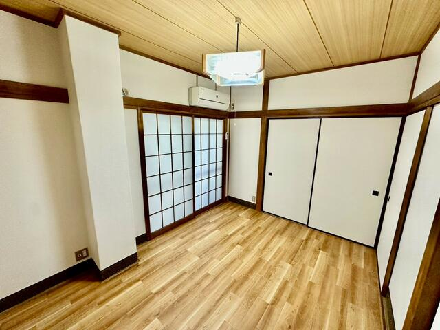 日のでアパルトマンの洋室