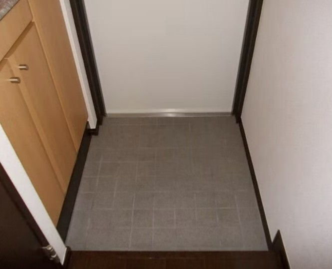 ホーメイ　ビルディングの玄関