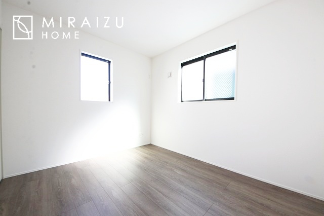 【洋室】 | 暮らしやすさを考えたプランで快適な現地ロケーションを実現。安らぎに満たされる、ゆとりのある日々を過ごせます♪