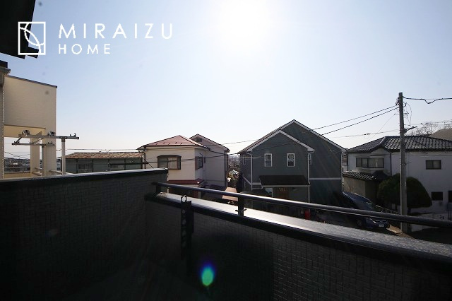 【バルコニー】 | 暮らしやすさを考えたプランで快適な現地ロケーションを実現。安らぎに満たされる、ゆとりのある日々を過ごせます♪