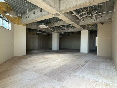 湘南パールの内装