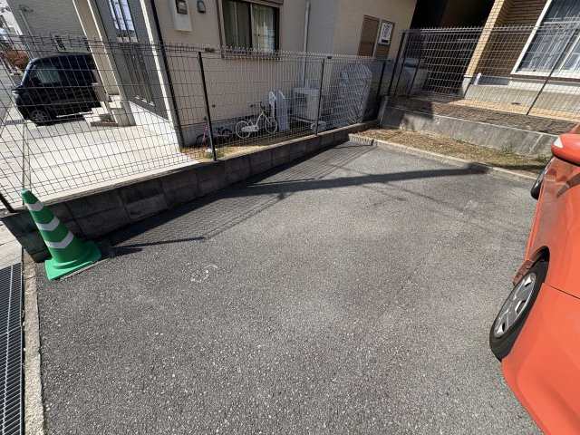 ルマージュ神戸5番館の駐車場