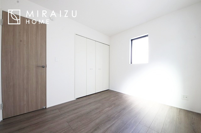 【寝室】 | 建物完成につき、実際のお部屋をごゆっくりご見学いただけます。お休みの日にご家族で見学はいかがでしょう。