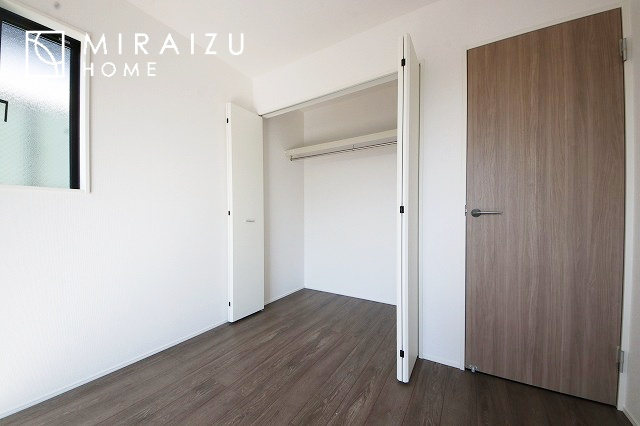 【寝室】 | プライバシー性と開放感を高める住環境。陽当たりの良い開かれたロケーションを活かし、心地よい暮らしをプランニング