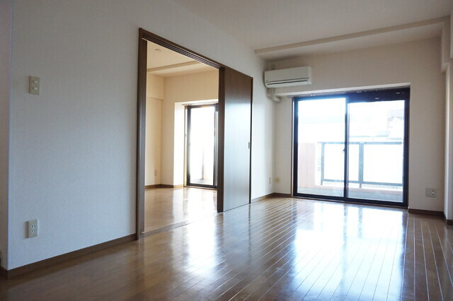 レユニオン成島の居間・リビング