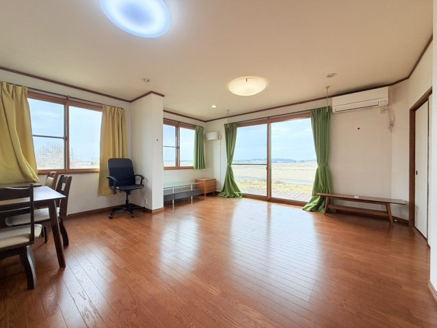 稲敷郡河内町中古住宅の居間・リビング