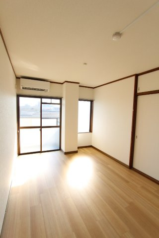 第２カーサENSHOの居間・リビング