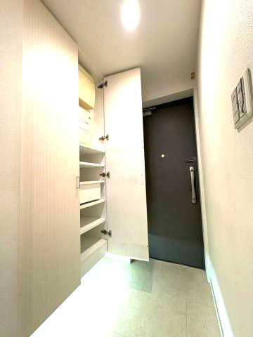 パークホームズ久米川の玄関