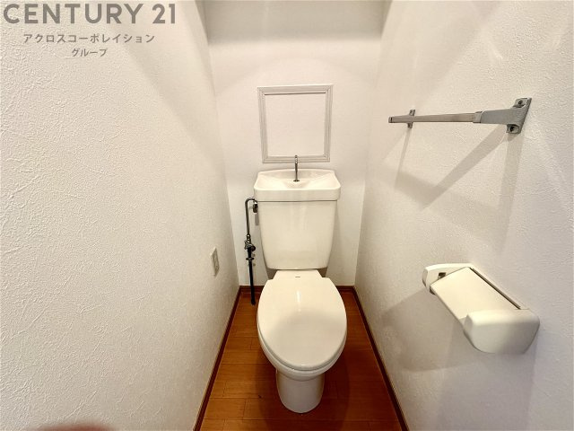 コンパクトで使いやすいトイレです☆