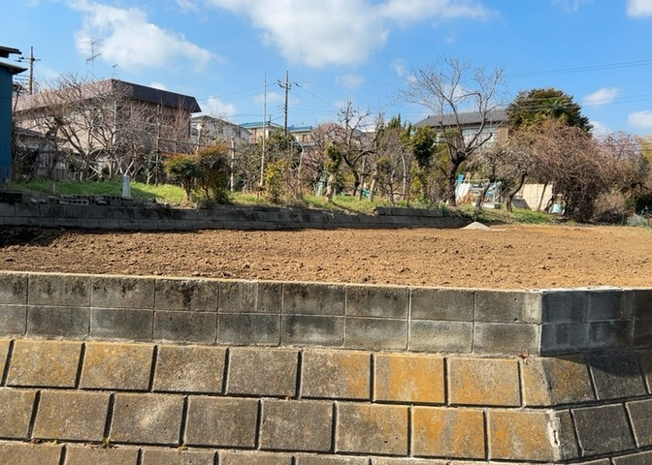 【外観】 | 土地の面積＝住宅面積ではありません。建ぺい率の問題などで、土地のある場所によって住宅を建てられる面積は限られています。高さもしかり、「土地」という言葉の中には、建築条件も含まれると考えておきましょう。