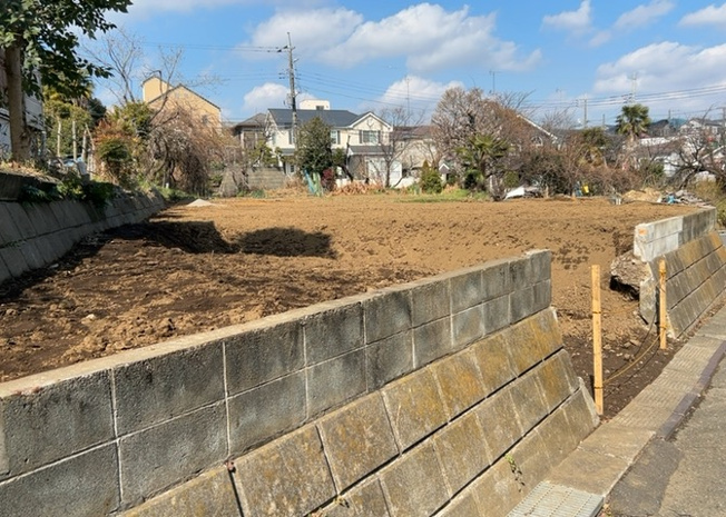 【外観】 | 物件の詳細については、現地を見てわかること以外に、役所や法務局などで調べないとわからないことがあります。そのため、現地に行く場合は、もしこの物件を買ったらどのような生活ができるかをイメージしましょう。