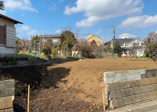 【外観】 | 人が暮らすうえで日光は大切な要素となります。日当たりの良さは譲れないポイントですね。併せて近くに大きな建築物の建築予定がないか、あるいはそれが可能な土地が近くにないか事前に確認することもお勧めします。