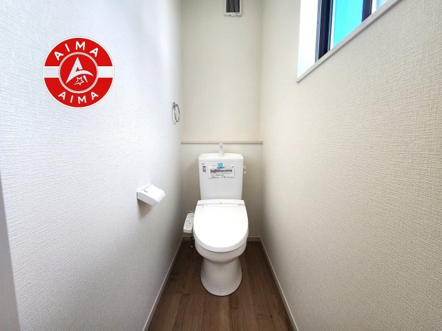 古賀市千鳥6丁目第5-5棟（3号棟）のトイレ|トイレ・ウォシュレット付。快適で衛生的な洗浄機能付温水シャワートイレです。