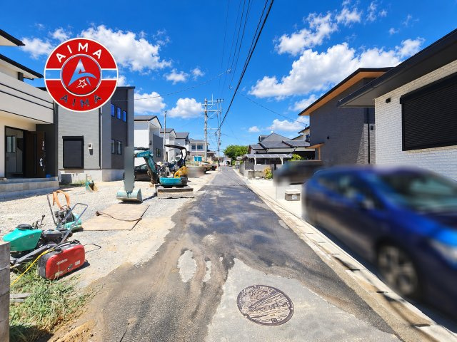 古賀市千鳥6丁目第5-5棟（3号棟）の外観|前面道路含む現地の写真です。