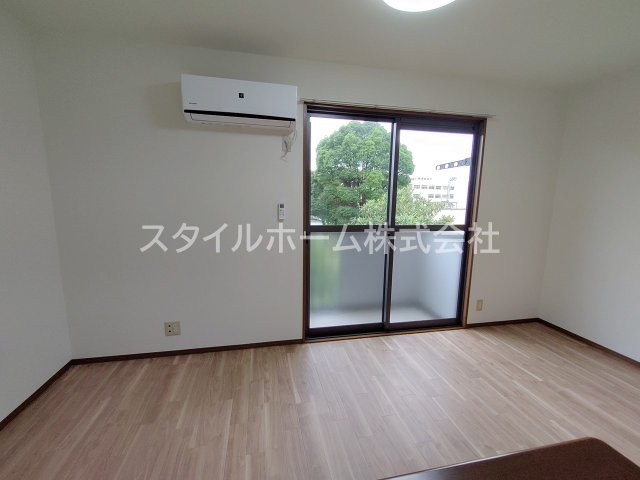 ラ・ポールＭＡＥＨＡＴＡ　Ａの居間・リビング|別部屋写真です。