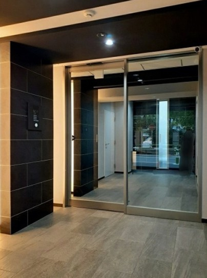 ヒカルサ滝野川のエントランス