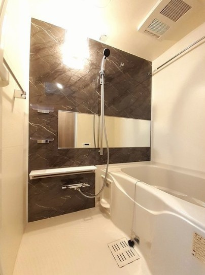 ヒカルサ滝野川の浴室