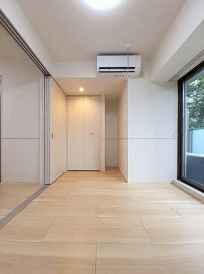 ヒカルサ滝野川の洋室