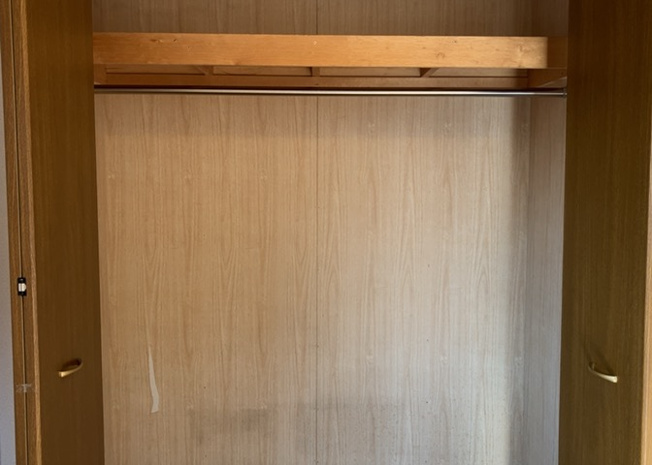 【収納】 | デザイン性を重視しすぎて収納が少なかった！なんてことにならないため、事前に現地で収納の数を確認しておくことをお勧めします。クローゼット以外にも床下収納や屋根裏収納、パントリーなどもチェックしましょう。