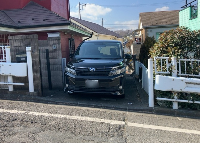 【駐車場】 | 駐車場と明記されていても、最小スペースでつくられた駐車場だと大型車は駐車できなかったり、出入りしにくくなったりする可能性があります。お車のサイズと購入したい物件の駐車場のサイズを現地で確認しましょう。