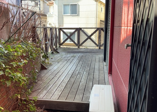 【庭】 | 庭があることでガーデニングや家庭菜園はもちろん、こどもの遊び場やペットを放して遊ぶことができます。また、家の周囲に余裕があるということです。隣地との間があれば、十分な日当たりと、風通しが確保できます。