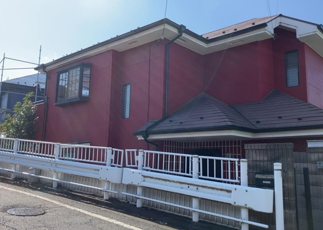 【外観】 | 住宅用の土地では前面道路に2m以上接していなければならないと法律で定められています。しかし、お持ちの車のサイズやライフスタイルなどにより、2mでは利便が悪い場合もございますので、事前に確認しましょう。