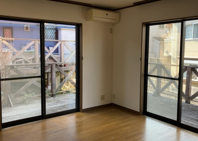 【居間・リビング】 | L型アイランドタイプは、キッチンからダイニングにもリビングにも目が行き届くので、とても使いやすい配置です。L字型独立タイプは、キッチンを独立させてるためLDKというよりもLDといった様なイメージです。