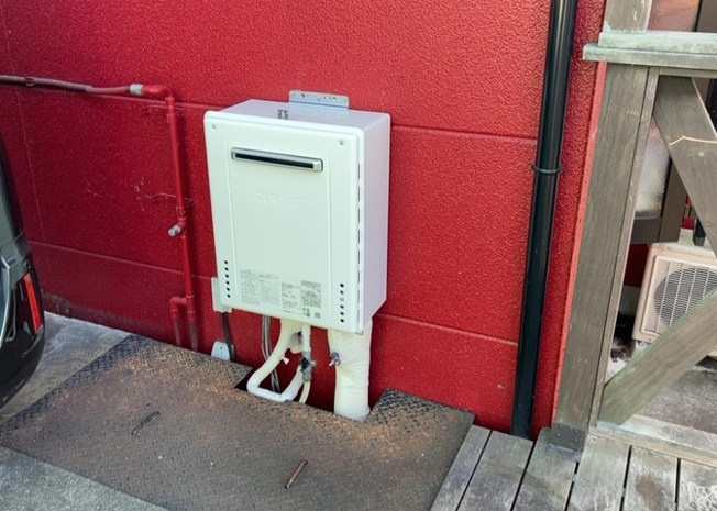 【発電・温水設備】 | 省エネ給湯器とは従来型の給湯器より熱効率が高く、少ない燃料でたくさんのお湯を沸かすことが出来る高効率な給湯器のことを指します。また、省エネ給湯器には種類があり、利便性や効果なども様々です。