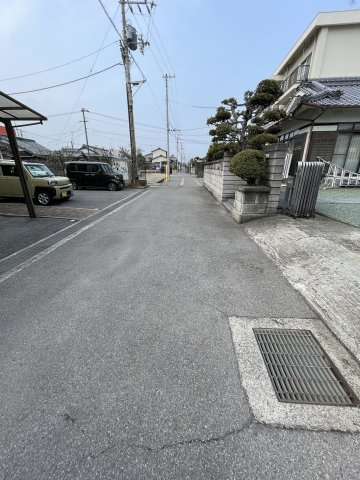 沢津町3丁目　売り土地の前面道路含む現地写真