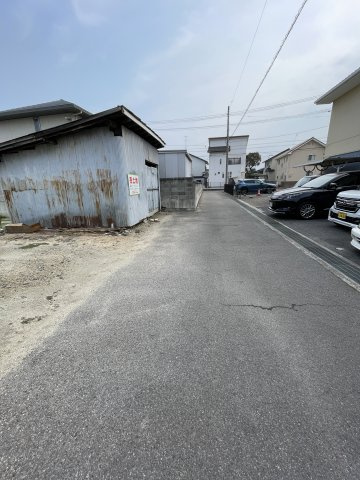 沢津町3丁目　売り土地の前面道路含む現地写真