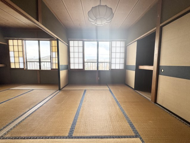 カーポート+駐車場付き♪三台可能♪広々６Kの矢板市扇町中古戸建の和室|和室があると、家にあたたかい雰囲気が生まれます