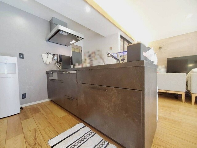 高知市鴨部アーネスト能茶山　中古マンションのキッチン|食洗器搭載のおしゃれなシステムキッチンです♪