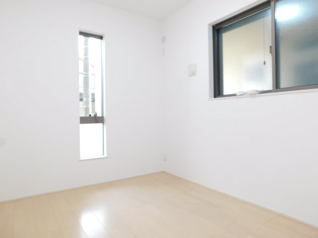 名古屋市中村区宿跡町３丁目の中古一戸建の洋室|◇１階洋室◇　　南面で明るい洋室３．７帖　全居室収納完備♪