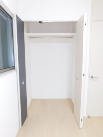 名古屋市中村区宿跡町３丁目の中古一戸建の収納|◇クローゼット◇　　洋室のクローゼット　衣類などをしっかり仕舞えるサイズ感♪