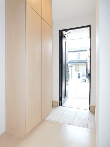 名古屋市中村区宿跡町３丁目の中古一戸建の玄関|◇玄関収納◇　　家族の靴などをしっかりと収納できます！