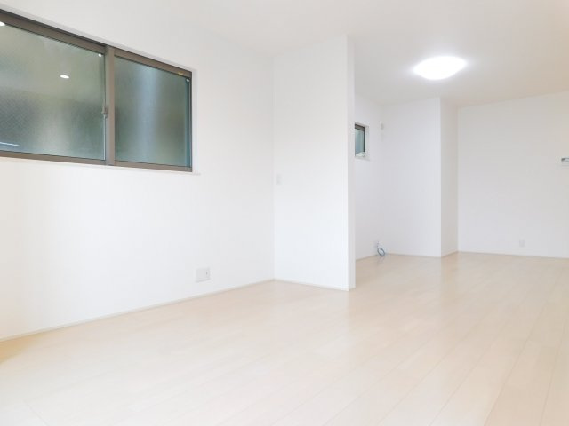 名古屋市中村区宿跡町３丁目の中古一戸建の居間・リビング|◇リビング◇　　南面を含む３面採光明るいリビング　プライバシーが守れる２階ＬＤＫ♪　