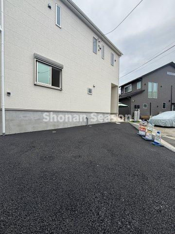 【区画図】 | 敷地面積43坪以上！ご夫婦でお車所有のご家族や急な来客にも安心のカースペース２台確保しております。
不動産選びで何かお困りの点がございましたら、お気軽にお問い合わせ下さい。