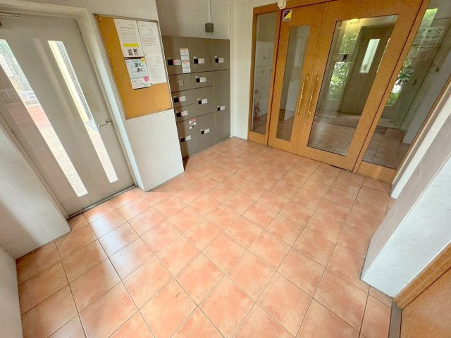 フローライト上新庄駅前のロビー