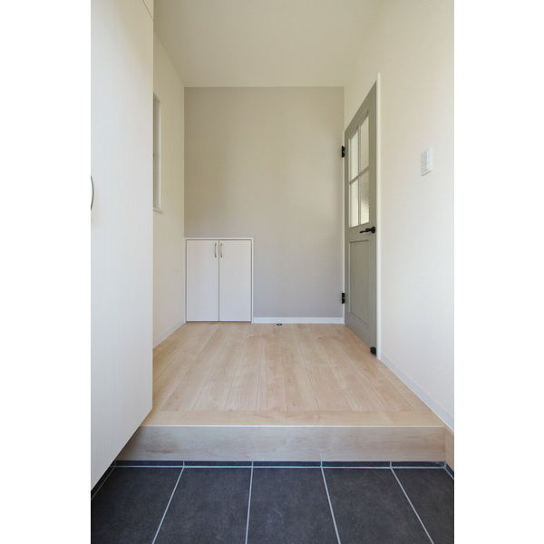 マハロ南車崎A棟の玄関