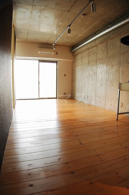 アドバンス心斎橋NEXTUREの居間・リビング|※別号室参考写真