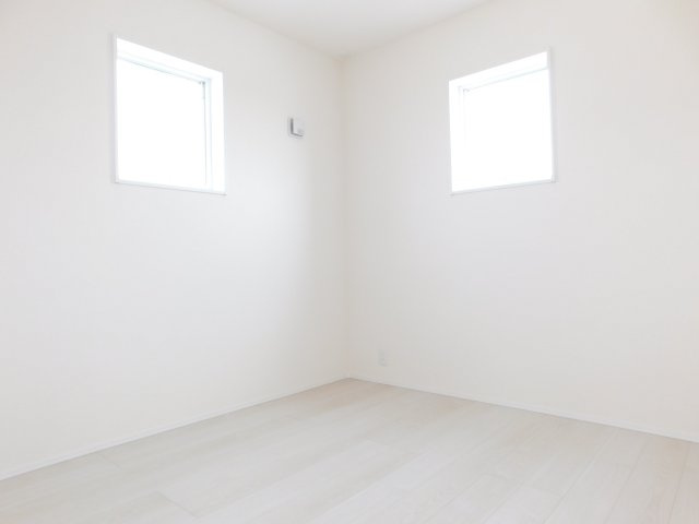 弥富市五斗山３丁目の新築一戸建の洋室|◇２階洋室◇　　明るい洋室４．５帖　全居室収納完備！