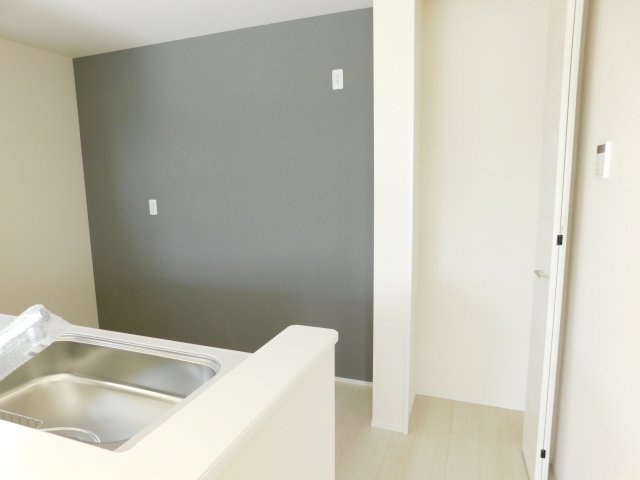 弥富市五斗山３丁目の新築一戸建の収納|◇パントリー◇　　食料品や調理器具などが片付き、キッチンが広く利用できます♪