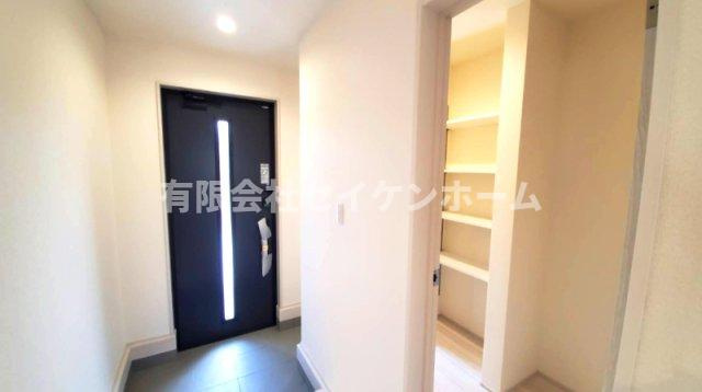 寄居町富田　新築住宅２号棟（平屋建）土地広々88坪超の玄関