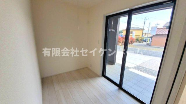 寄居町富田　新築住宅２号棟（平屋建）土地広々88坪超のランドリースペース