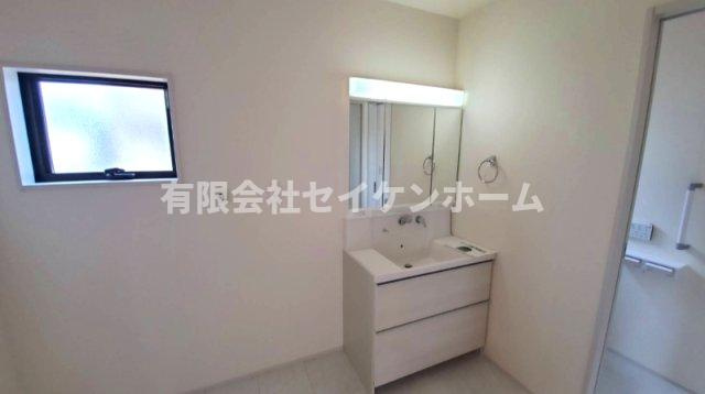 寄居町富田　新築住宅２号棟（平屋建）土地広々88坪超の独立洗面台