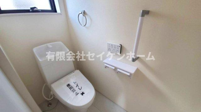 寄居町富田　新築住宅２号棟（平屋建）土地広々88坪超のトイレ