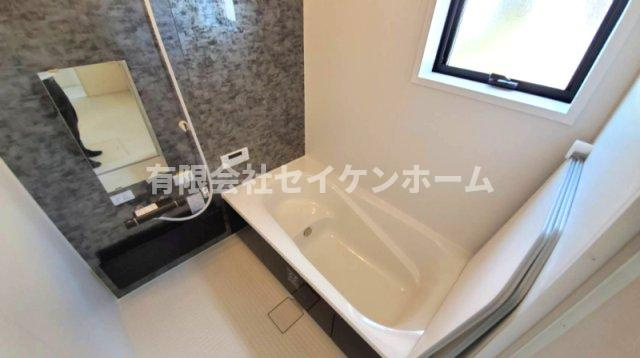 寄居町富田　新築住宅２号棟（平屋建）土地広々88坪超の浴室